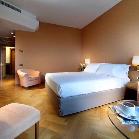 Exe Majestic Hotell Napoli Eksteriør bilde
