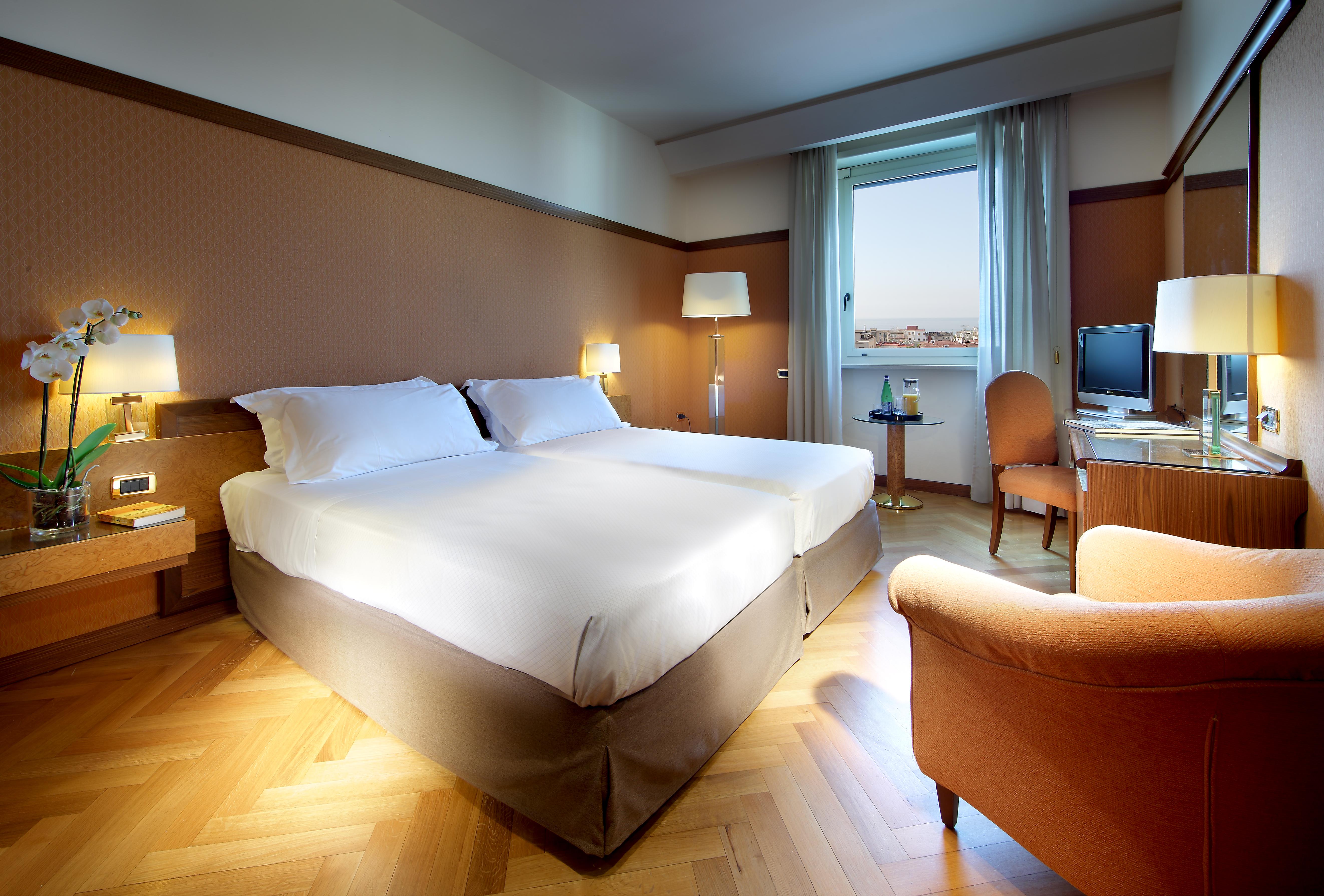 Exe Majestic Hotell Napoli Eksteriør bilde