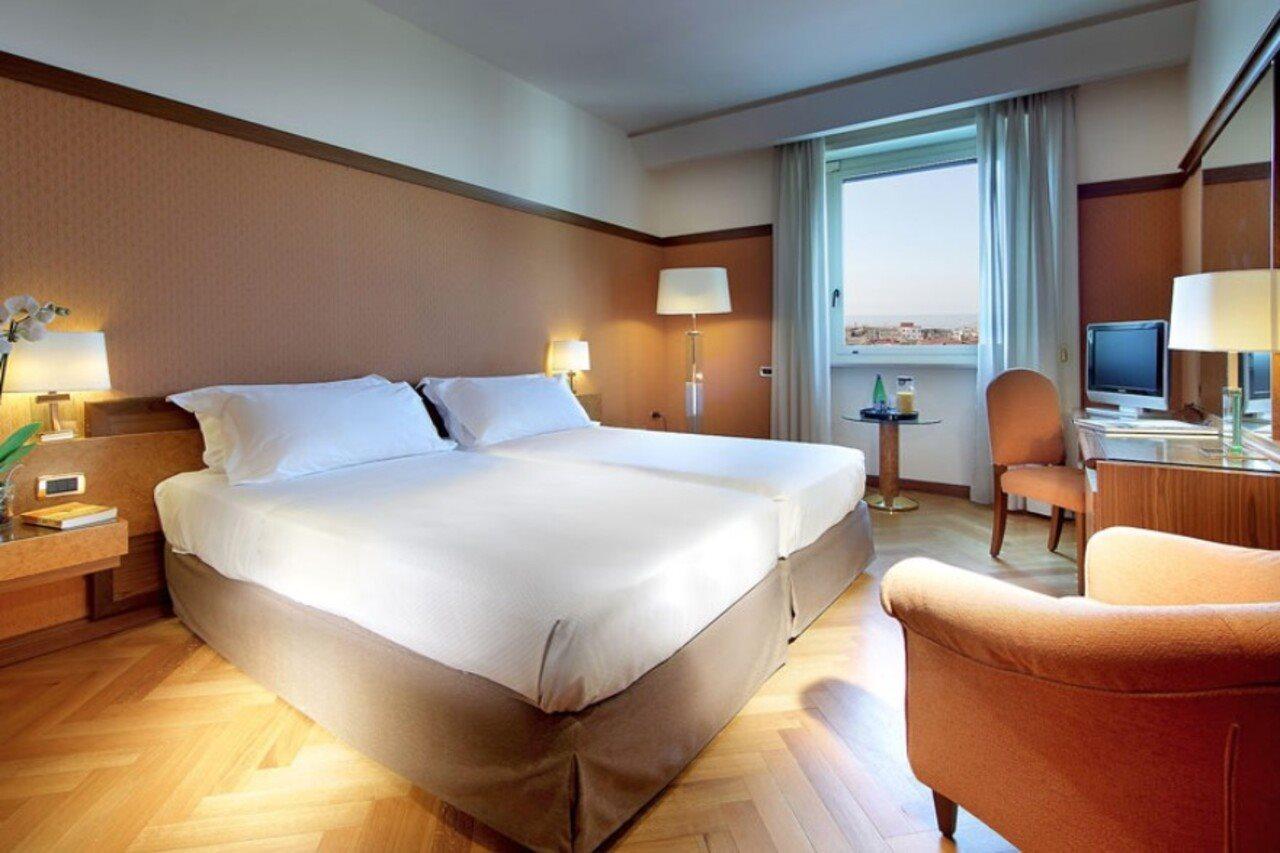 Exe Majestic Hotell Napoli Eksteriør bilde