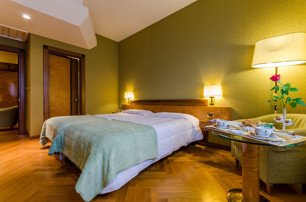 Exe Majestic Hotell Napoli Eksteriør bilde