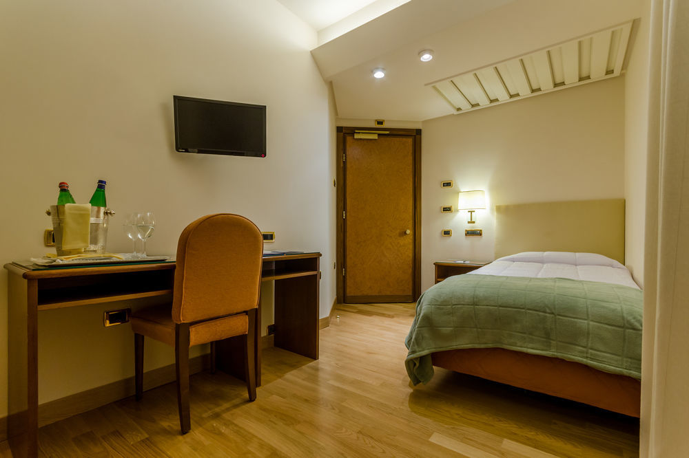 Exe Majestic Hotell Napoli Eksteriør bilde